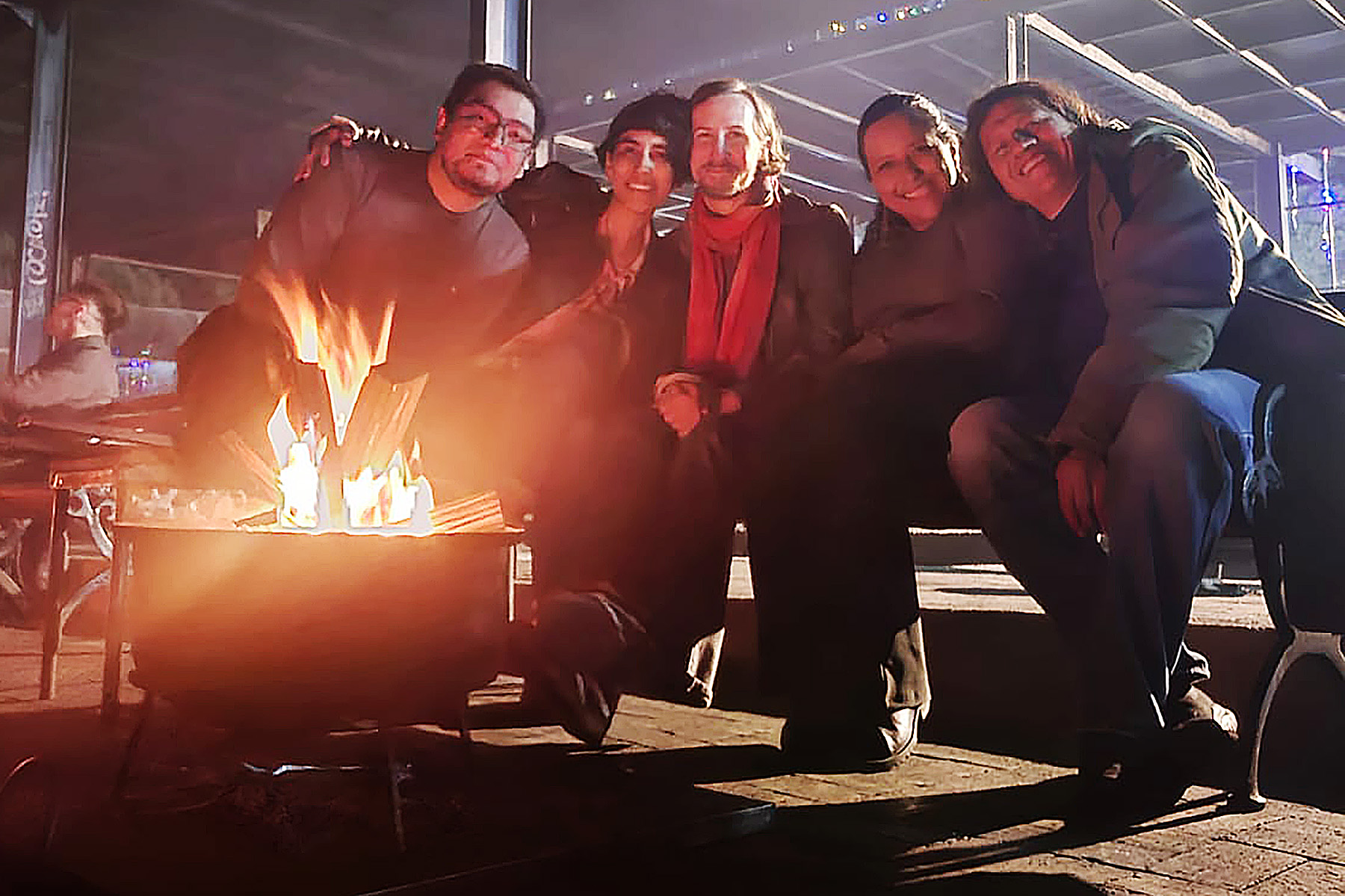 Renée de Sans with the organizers of the IV Bogotá Shibari Week gathered around a fire at night